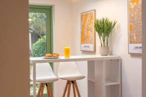 Cosy 2 Bedroom Reading House SLEEPS 6 - With FREE WiFi & Garden by Roost Accommodation